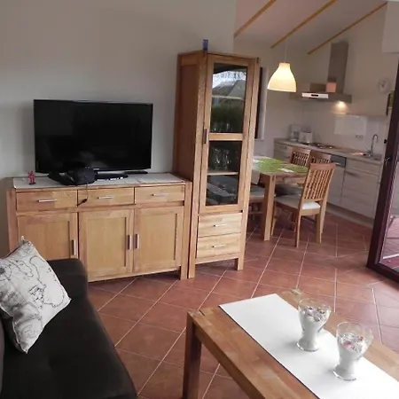 M1 Mit Garten, Terrasse Und Carport Holiday home
