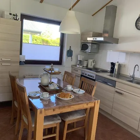 M1 Mit Garten, Terrasse Und Carport Holiday home